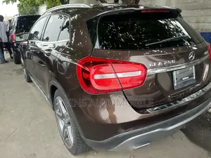 Mercedes-Benz GLA 250 2015 Brown