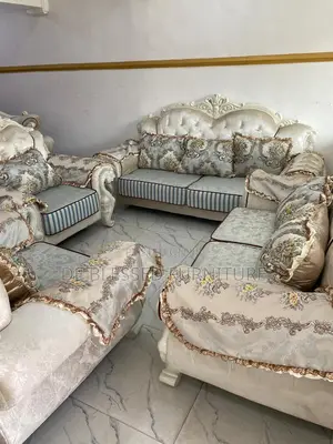 Royal Settees