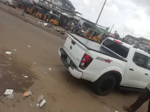 Fiber Folding Boot Cover for Nissan Navara '