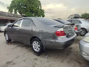 Toyota Camry 2005 Gray