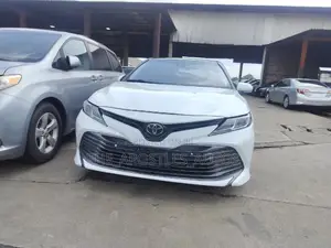 Toyota Camry XLE (2.5L 4cyl 8A) 2019 White