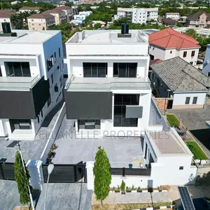 5bdrm Duplex in Asokoro for sale