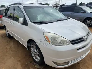 Toyota Sienna XLE AWD 2005 White