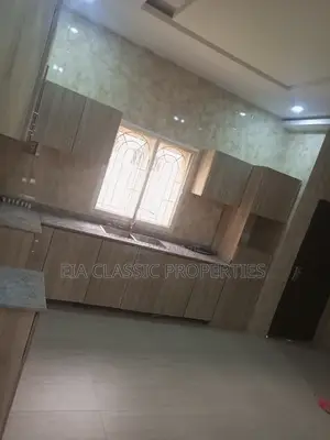3bdrm Bungalow in Estate On A Tarred, Galadimawa for rent