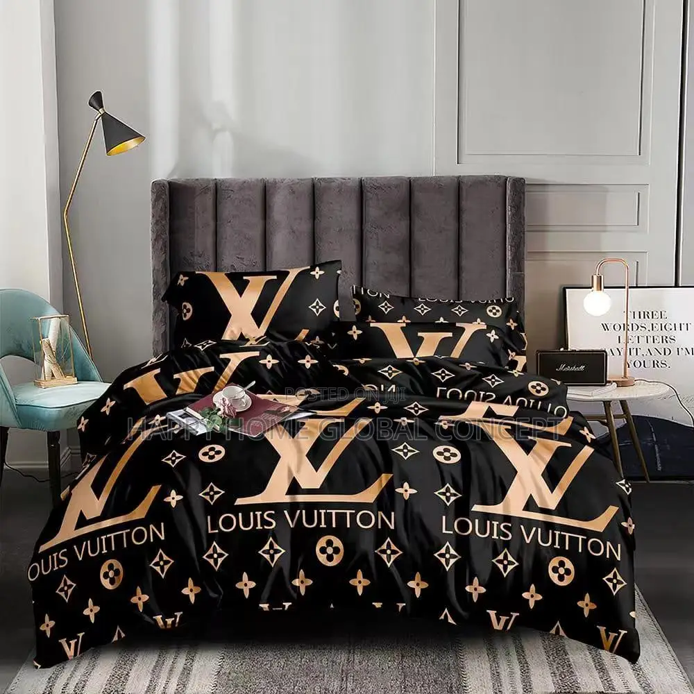6 by 7 Bedspread With 4 Pillowcases and Duvet