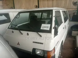 Mitsubishi L300 2011 Gold