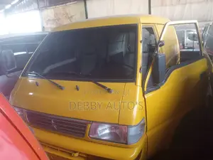 Mitsubishi L300 2011 Yellow