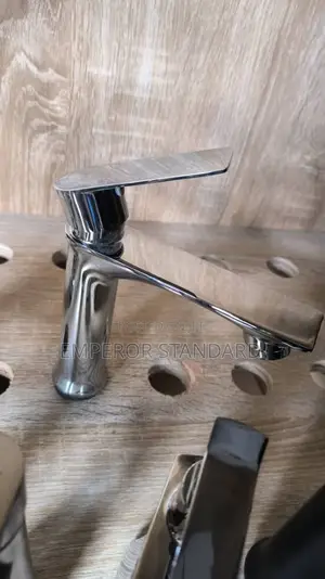 Brass Wash Basin Mixer Tap for Hot and Cold Water