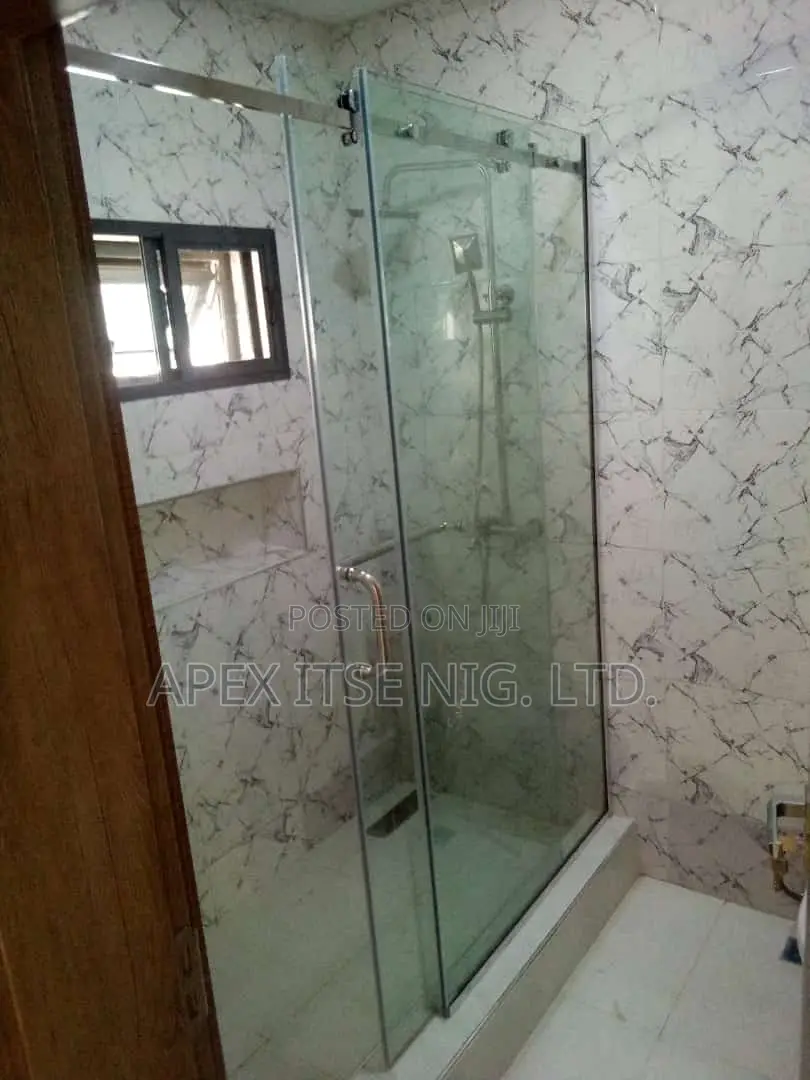 Walk in Sliding Cubicle Glass