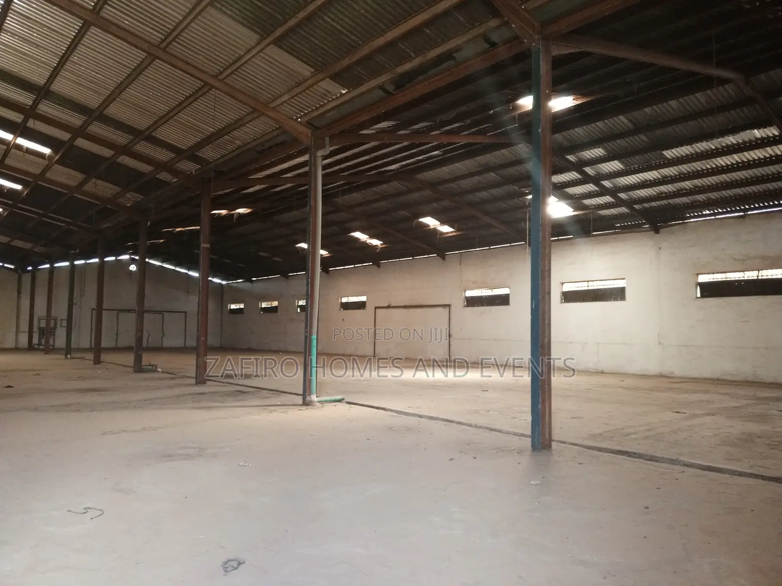 Massive 2000m2 Warehouse Near Lead City, Toll Gate, Ibadan
