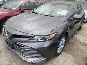 Toyota Camry LE FWD (2.5L 4cyl 8AM) 2018 Gray