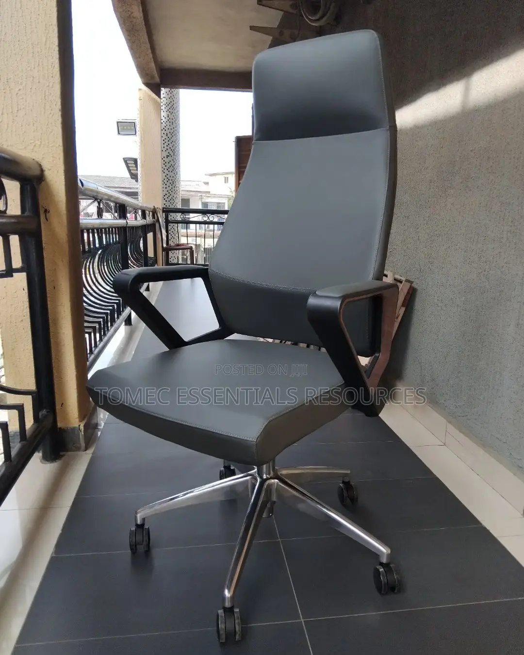 Import Classic Executive Swivel Office Chair
