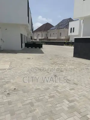 4bdrm Duplex in Chevron for rent
