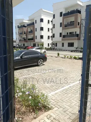 3bdrm Block of Flats in Chevron for rent