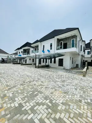 4bdrm Duplex in Chevron for sale
