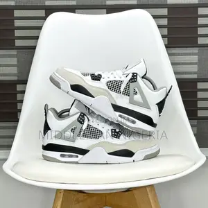Jordan Retro IV Sneakers