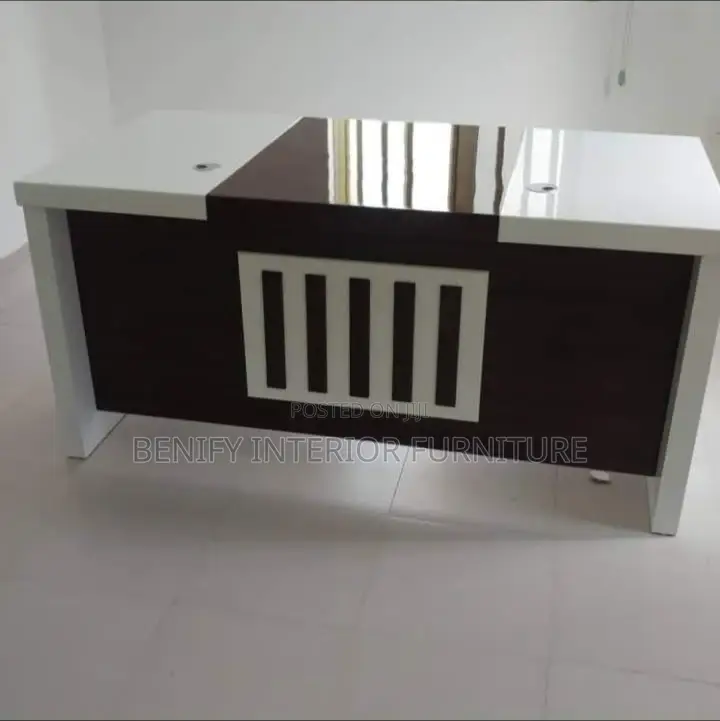 1.6meter White And Brown Executive Table