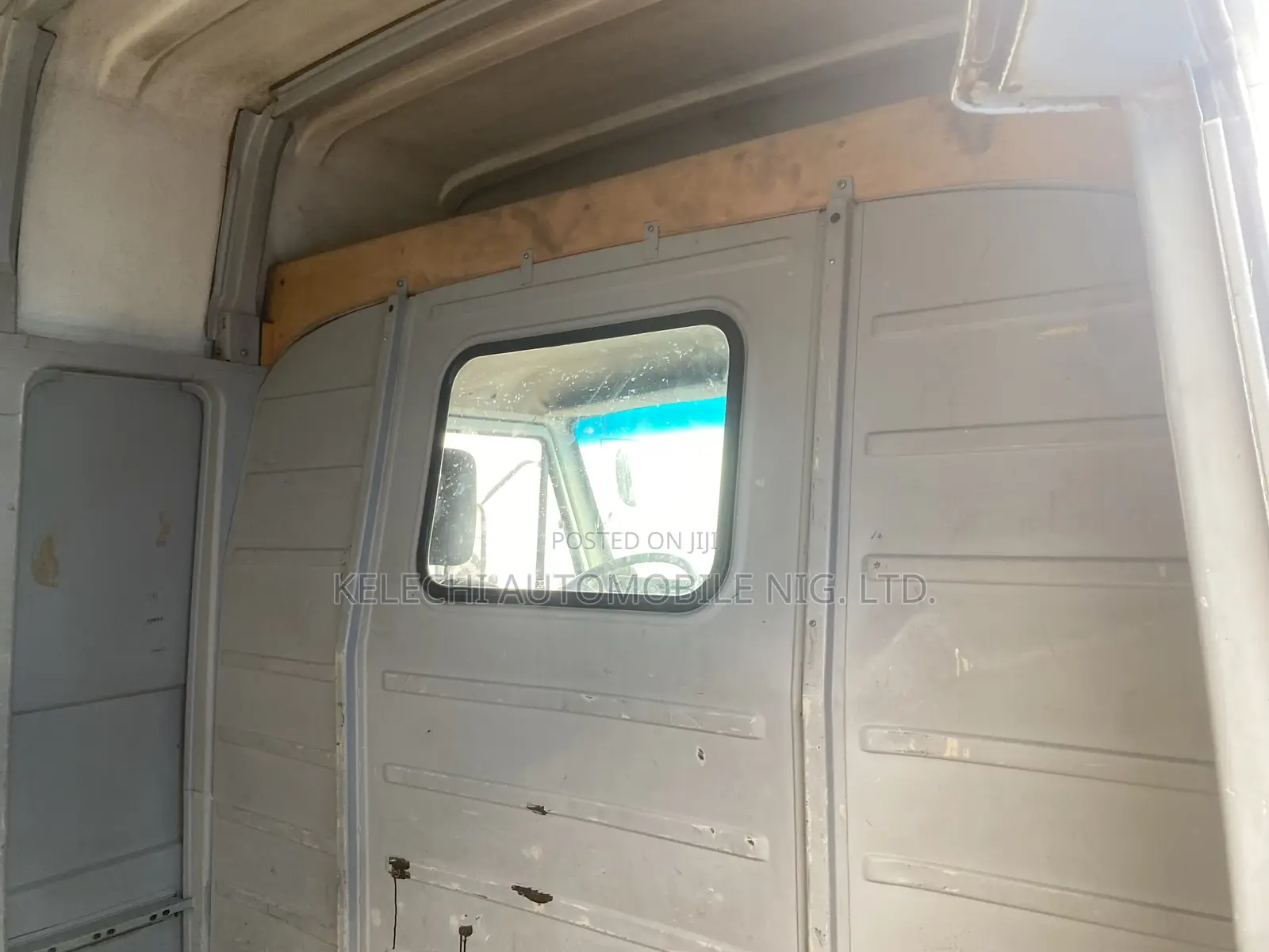 Volkswagen LT 2000 White