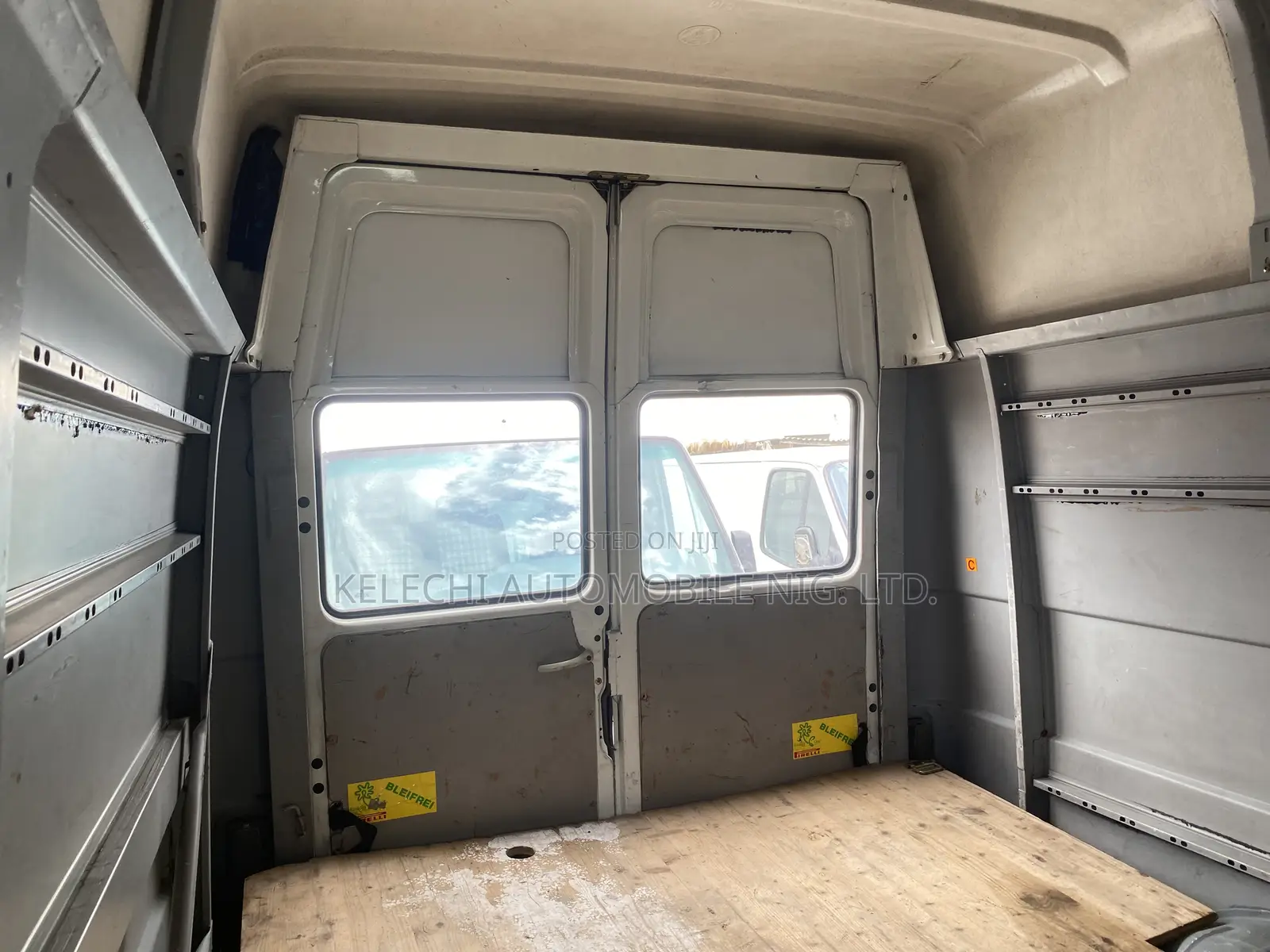 Volkswagen LT 2000 White