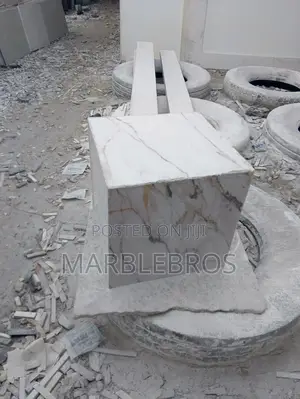 MB17, Marble Coffee Table And Side Stools