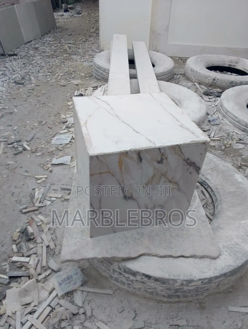 MB17, Marble Coffee Table And Side Stools