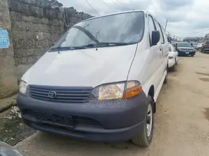Toyota HiAce 2005 White