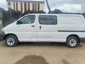 Toyota HiAce 2005 White