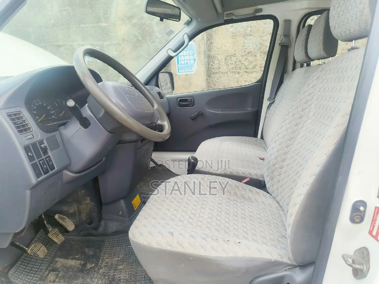 Toyota HiAce 2005 White