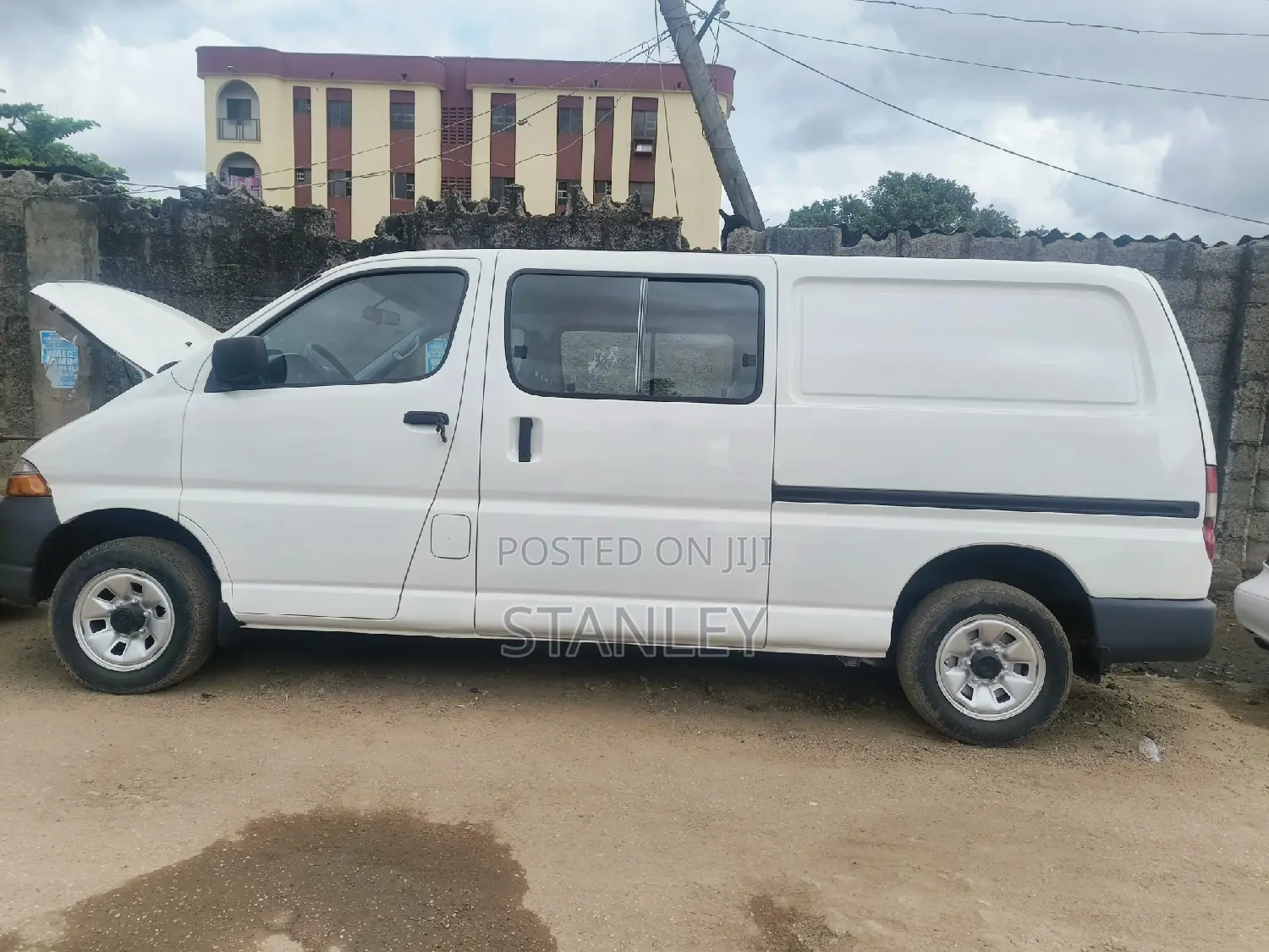 Toyota HiAce 2005 White
