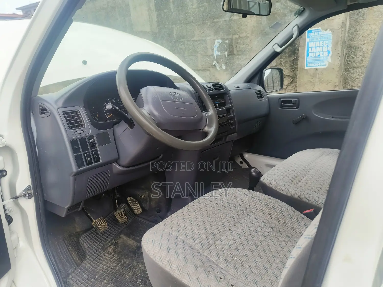 Toyota HiAce 2005 White