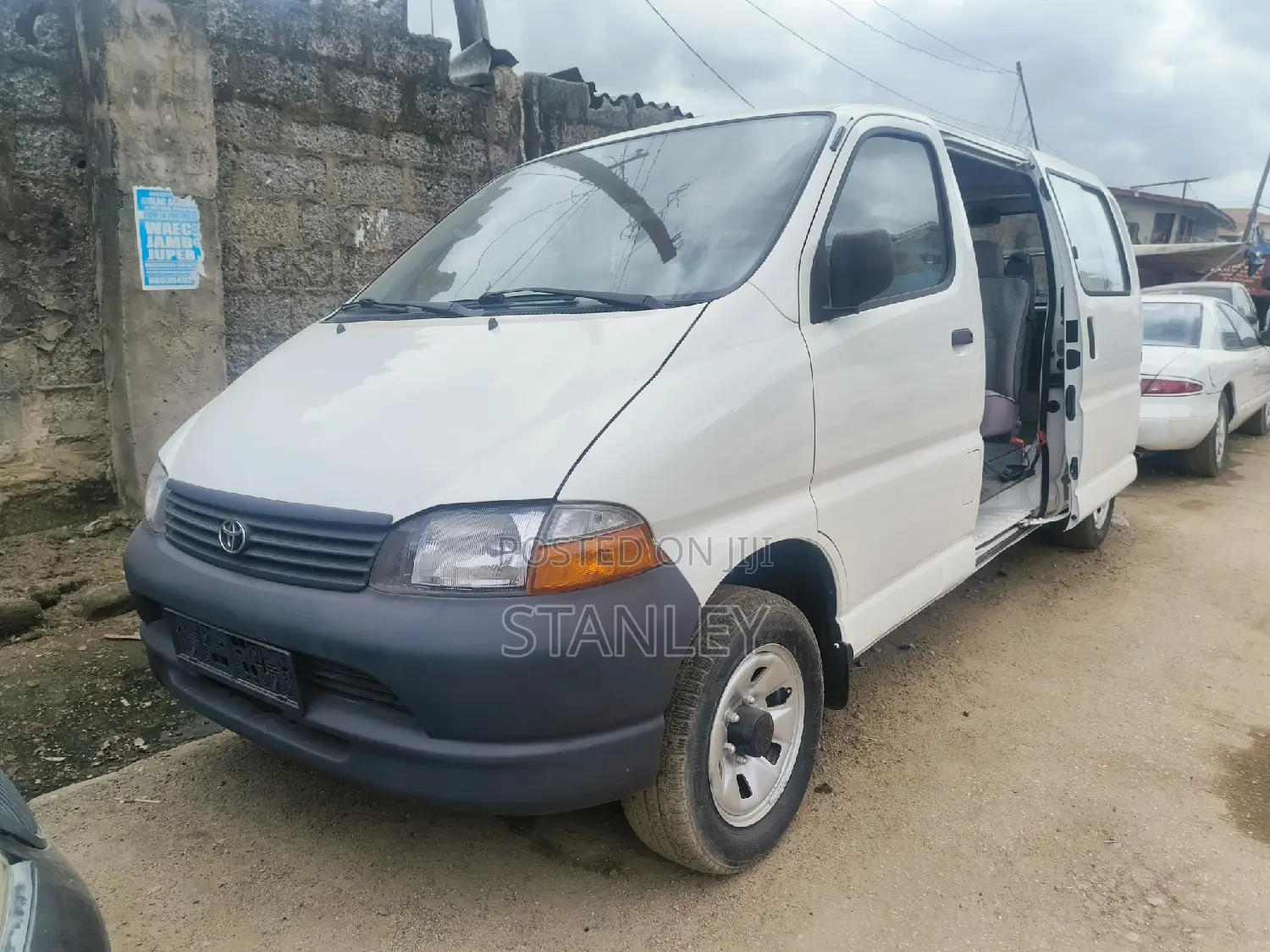 Toyota HiAce 2005 White