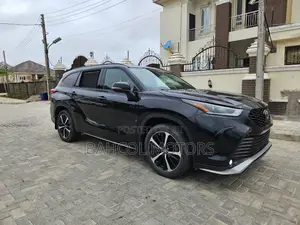Toyota Highlander XSE 2021 Black