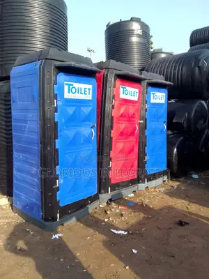 Mobile Toilet With Water Roof Tank