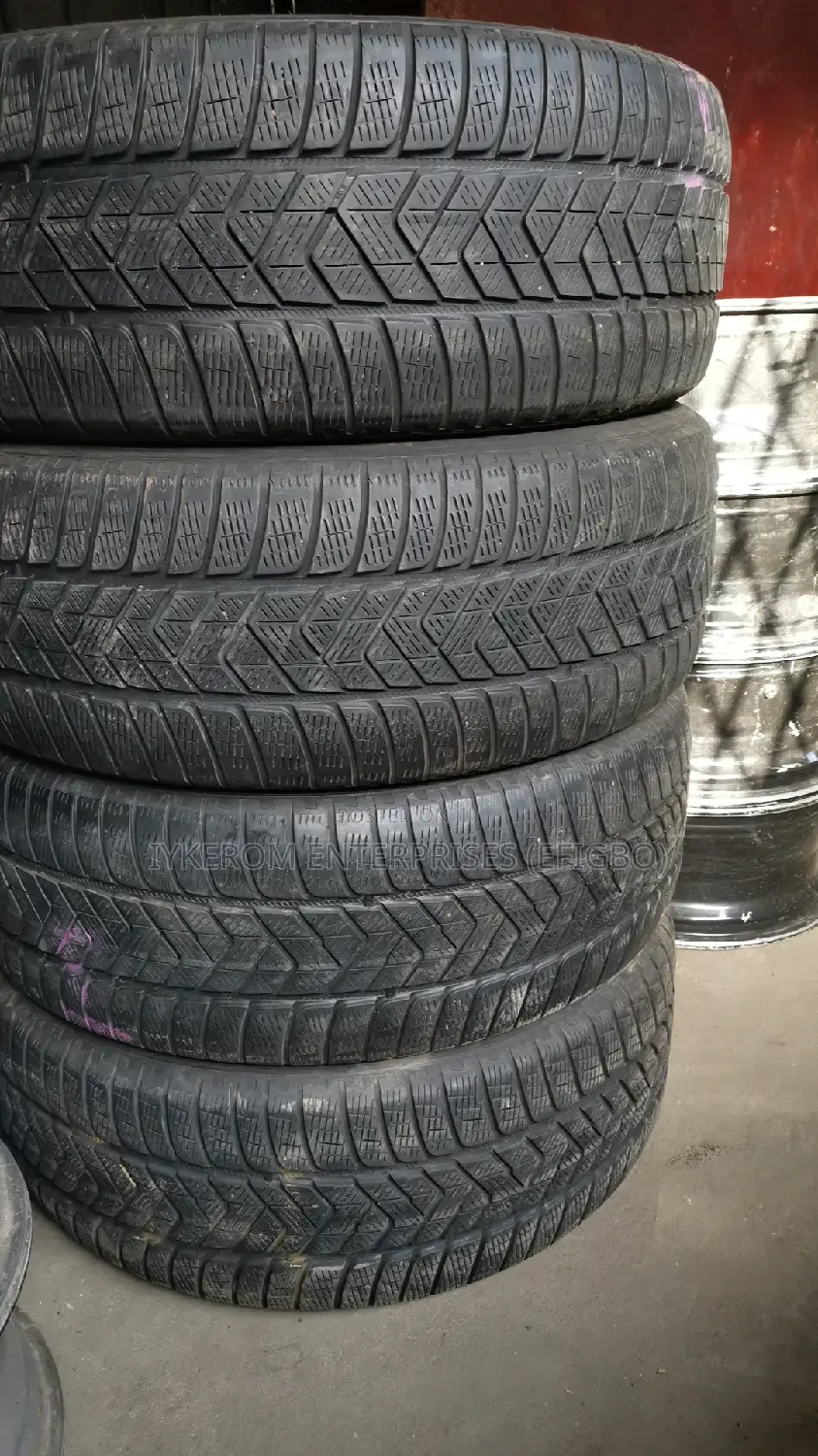 255/55/20 Pirelli