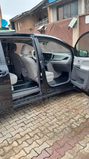 Toyota Sienna 2015 Black