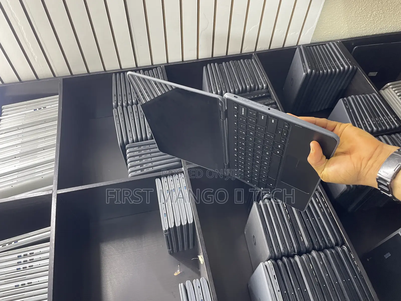 Laptop Lenovo 300e 4GB Intel SSD 32GB