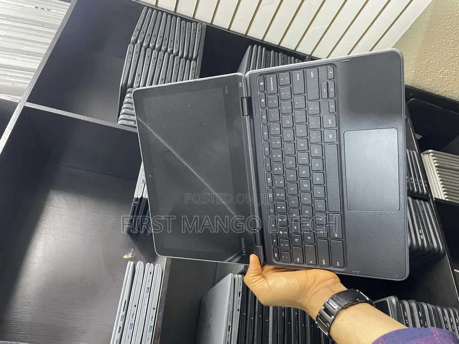 Laptop Lenovo 300e 4GB Intel SSD 32GB
