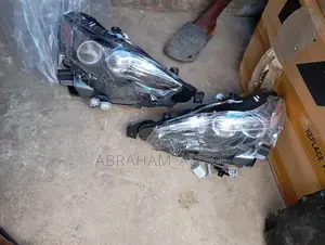Headlamp Set for Lexus Is250 2015 Available as Seen