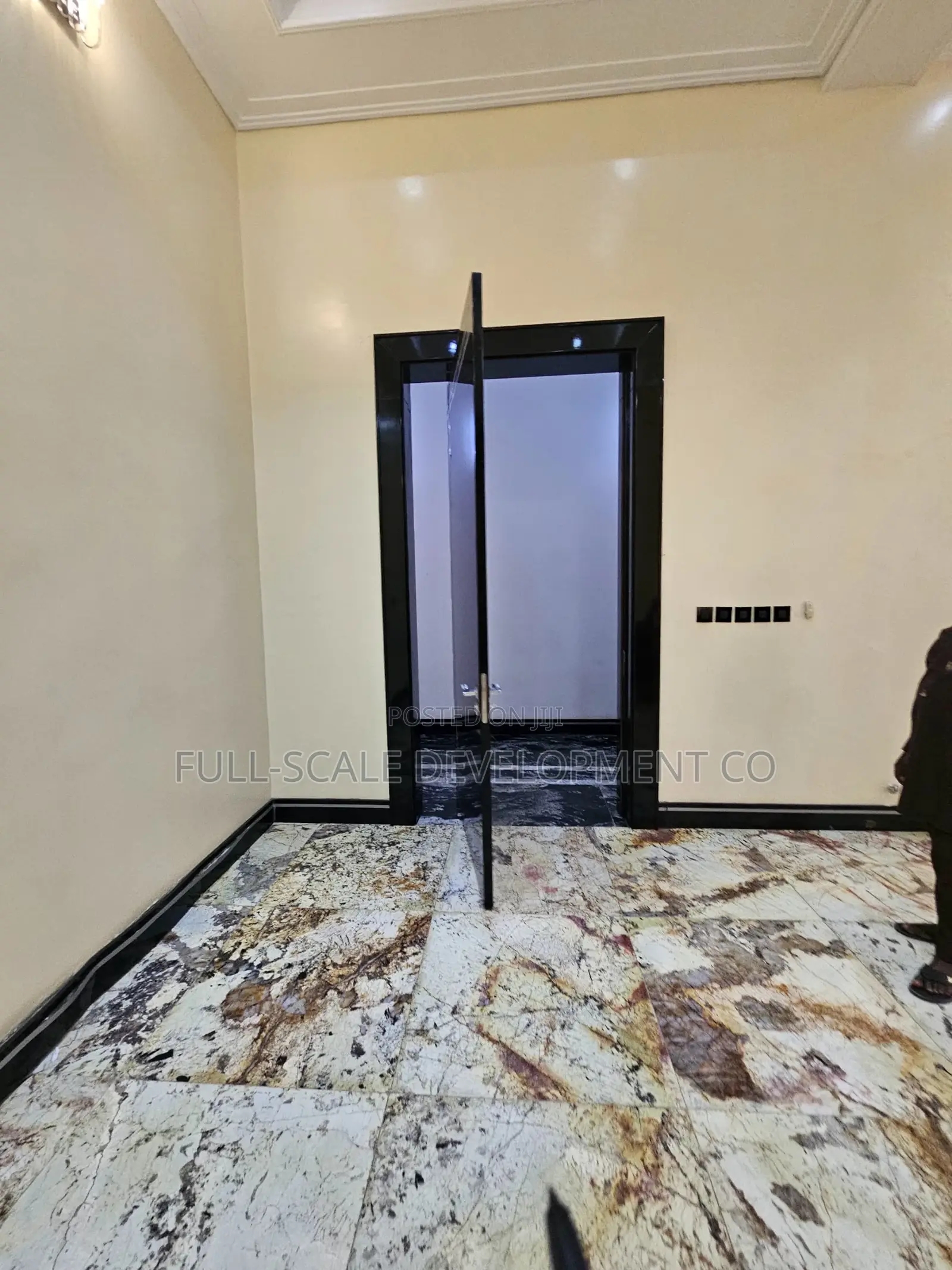 Furnished 9bdrm Mansion in Guzape District for sale