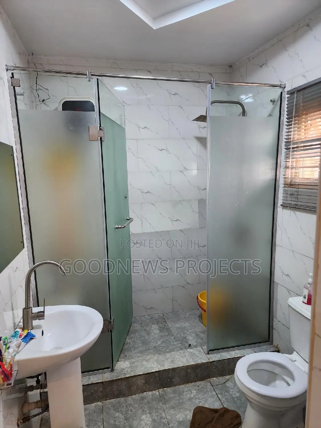 Frosted Hinge Glass Shower O