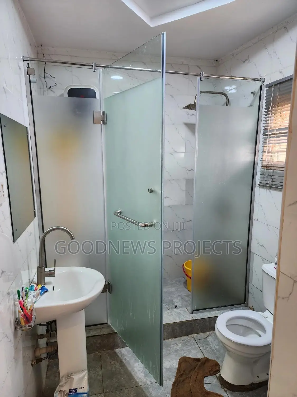 Frosted Hinge Glass Shower O