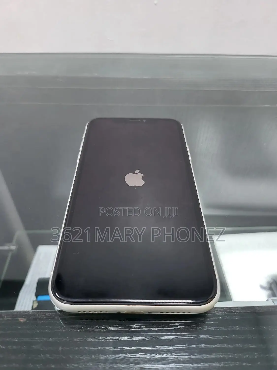 Apple iPhone XR 64 GB White