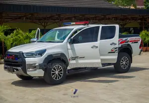 Upgraded 2021 Hilux Hire (Petrol)