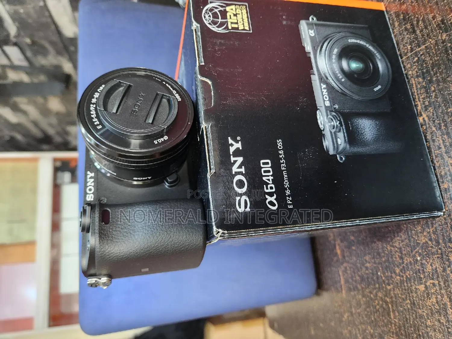 Sony A6400 +16-50mm Lens