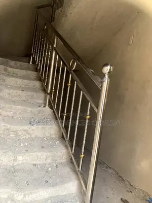 Well Fitted Hand Rail