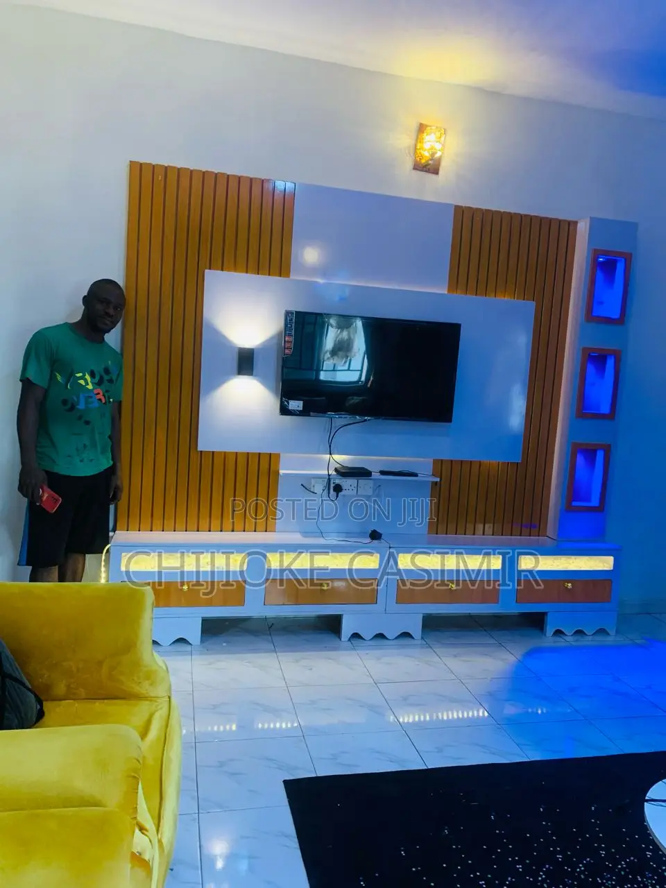 9*8 TV Console