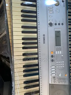 UK Used Yamaha Keyboard PSR-E303