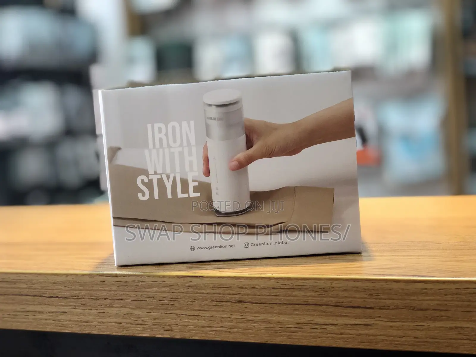 3 in 1 Mini Iron Lint, Iron and Charge