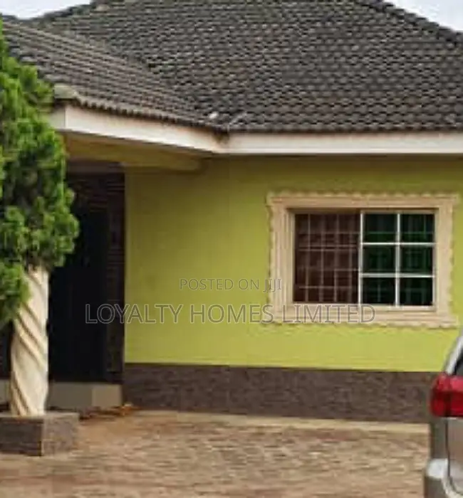 4bdrm Bungalow in New London, Ipaja for sale