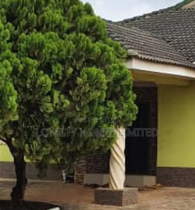 4bdrm Bungalow in New London, Ipaja for sale